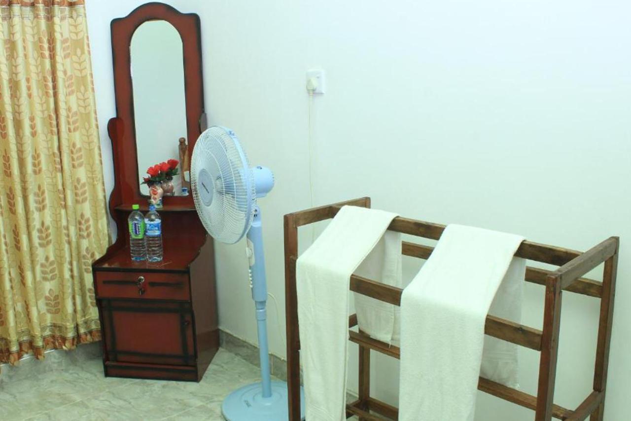 Keerthi Homestay 锡吉里亚 外观 照片