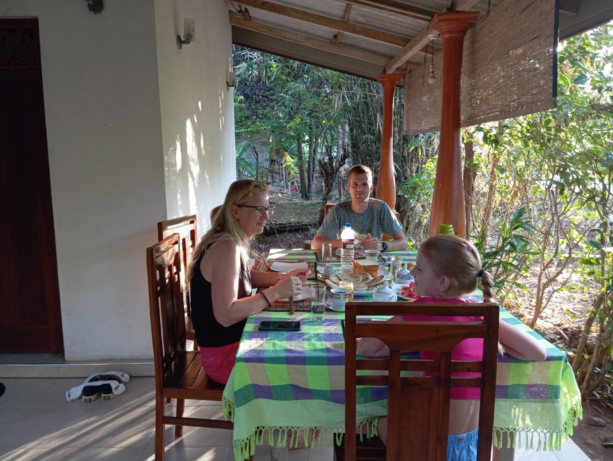 Keerthi Homestay 锡吉里亚 外观 照片